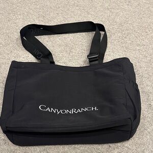 CANYON RANCH BLACK AND WHITE ZIPPERED TOTE BAG WITH SIDE WATER BOTTLE POCKET